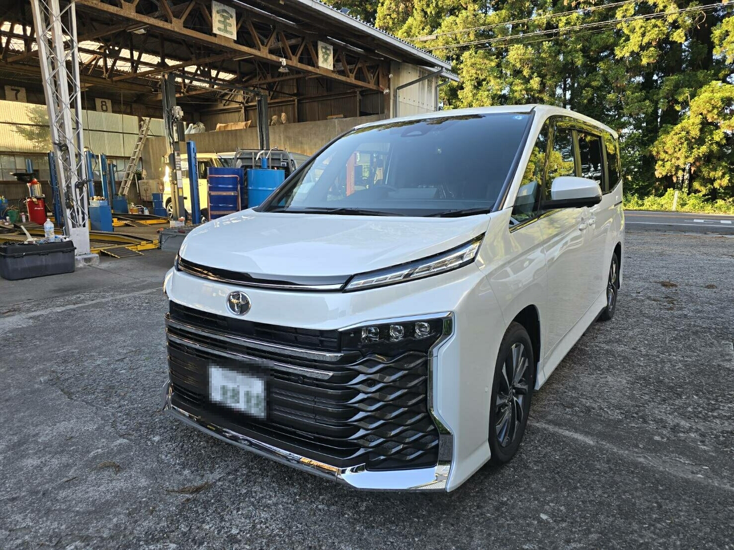 【SoldOut】この度、M様へ新車『ヴォクシー』を納車させていただきました。